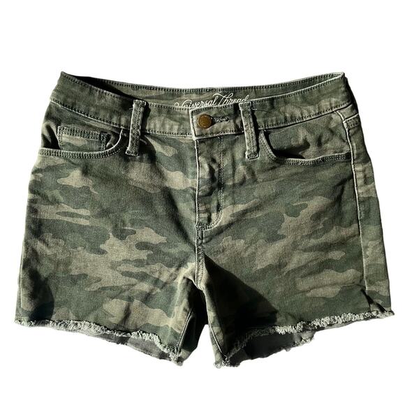 Universal Thread Women’s Frayed Denim Shorts size 0/25, Camo Green - Picture 1 of 10